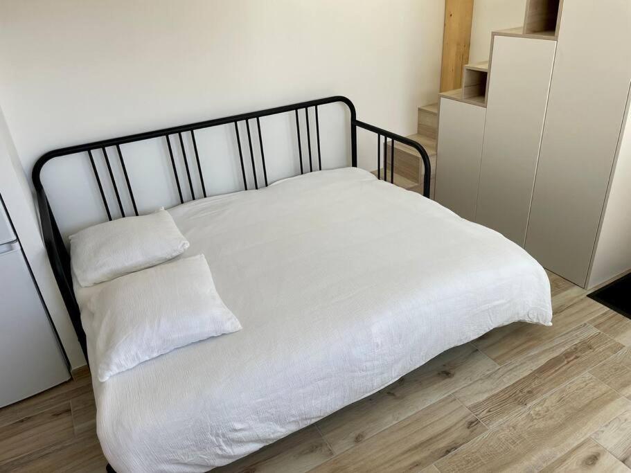 Studio Independant 4 Personnes Pisany Екстериор снимка